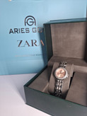 ساعت زنانه برند آریس گلد با جعبه و پاکت دفترچه آریس گلد