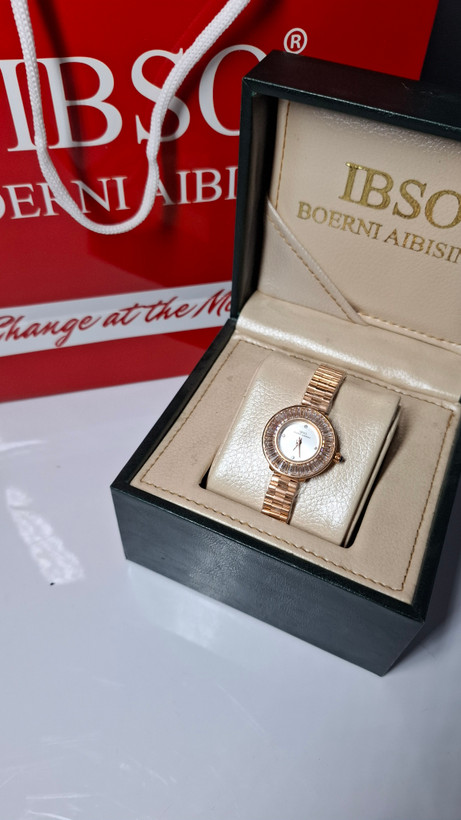 ساعت زنانه برند ایبسو با جعبه و پاکت دفترچه ایبسو