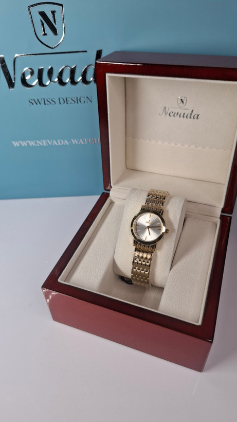 ساعت زنانه برند نوادا با جعبه و پاکت دفترچه نوادا
