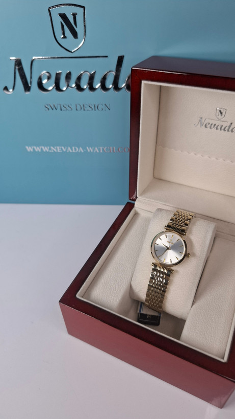 ساعت زنانه برند نوادا با جعبه و پاکت دفترچه نوادا