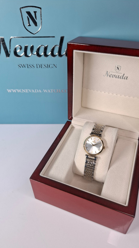 ساعت زنانه برند نوادا با جعبه و پاکت دفترچه نوادا