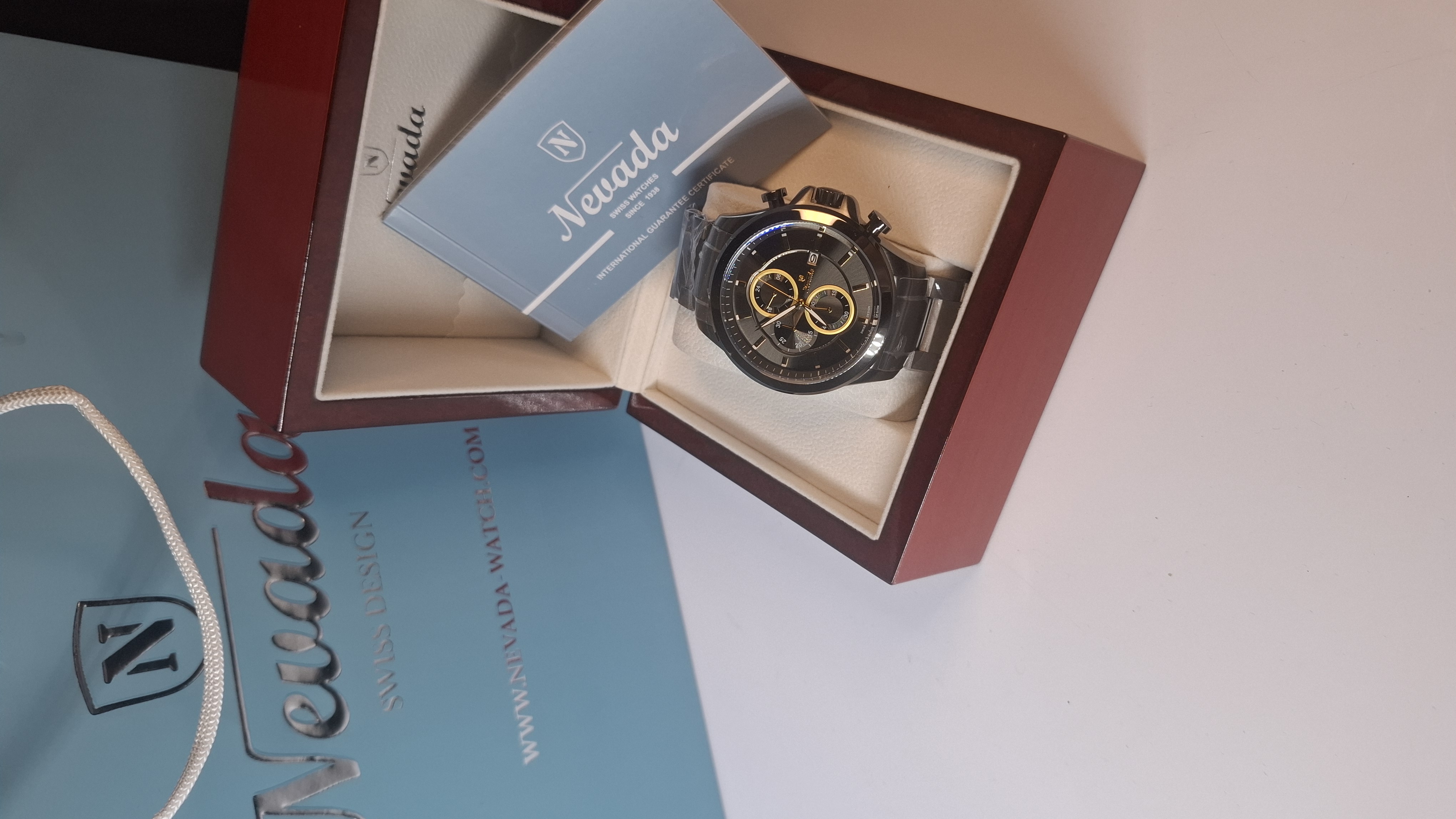 ساعت مردانه برند نوادا با جعبه و پاکت دفترچه نوادا