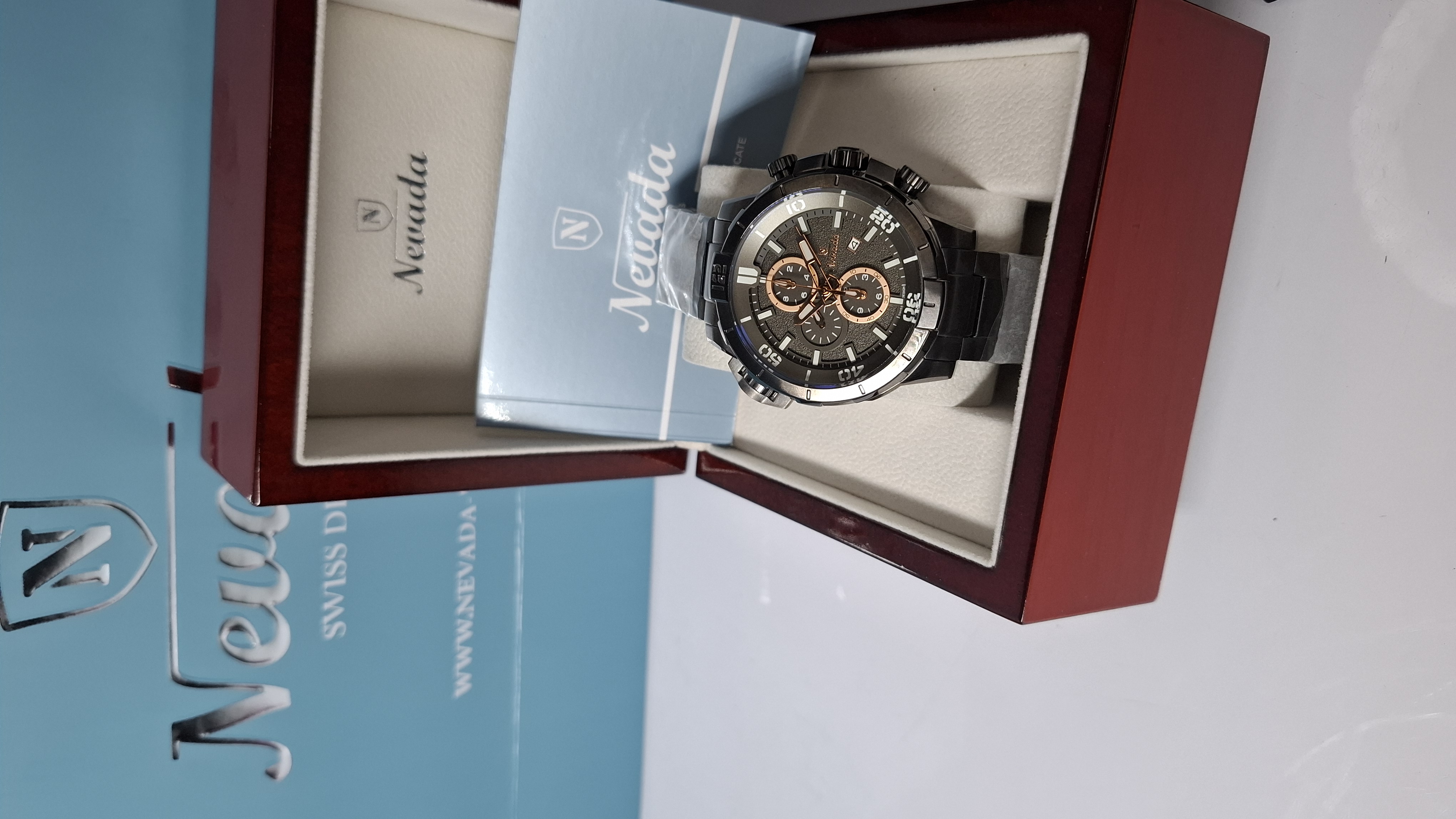 ساعت مردانه برند نوادا با جعبه و پاکت دفترچه نوادا