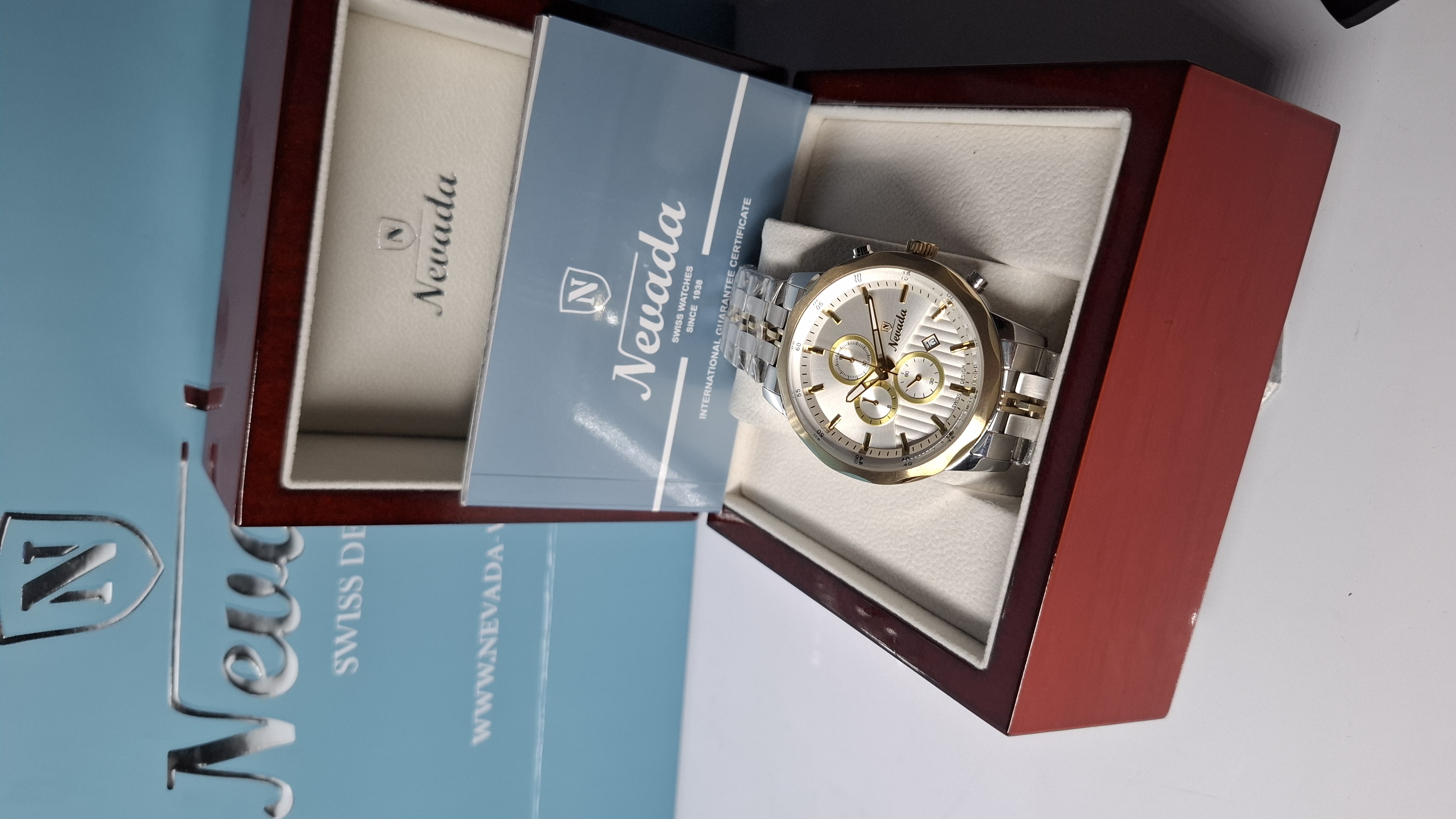 ساعت مردانه برند نوادا با جعبه و پاکت دفترچه نوادا