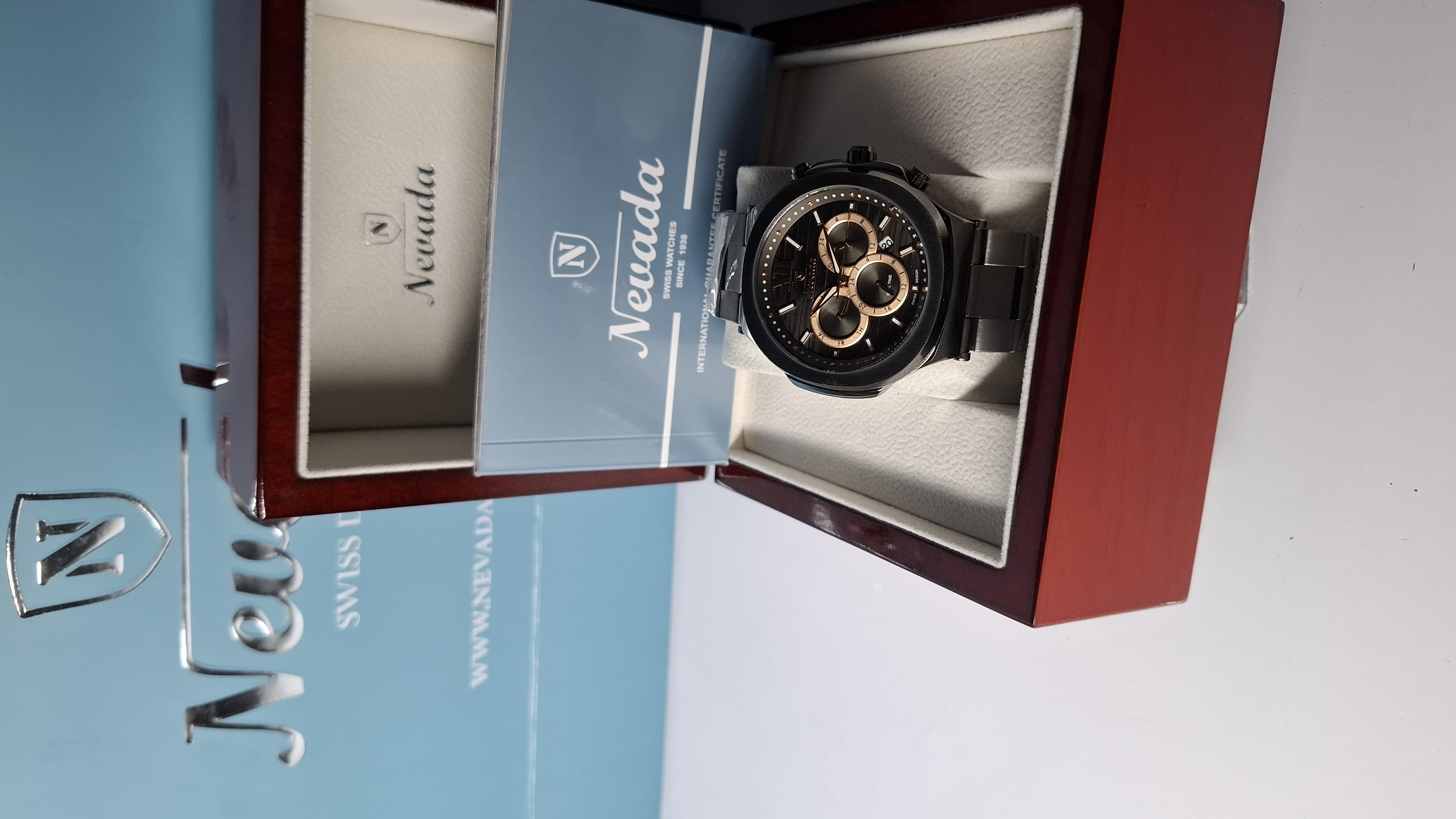 ساعت مردانه برند نوادا با جعبه و پاکت دفترچه نوادا