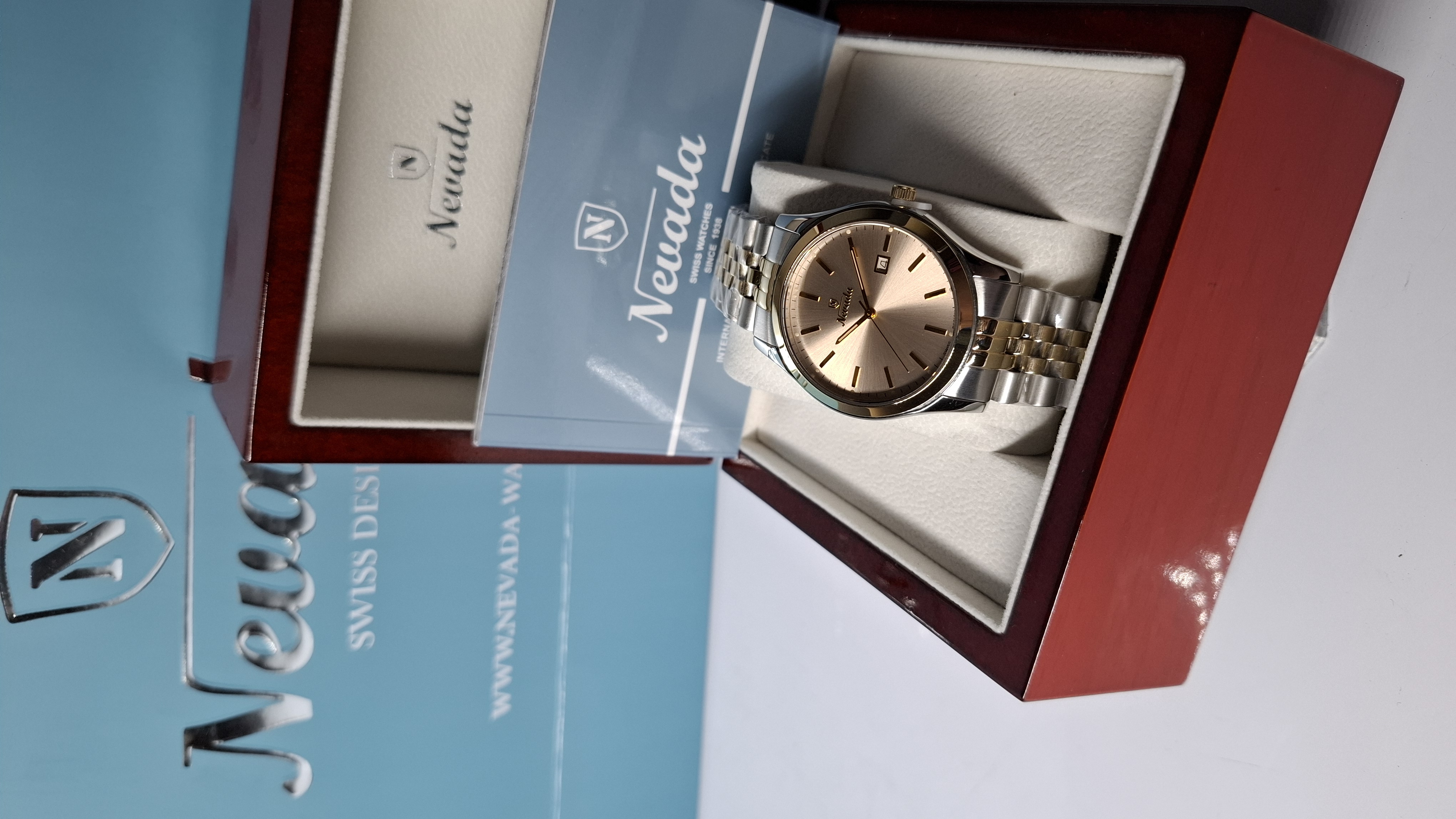 ساعت مردانه برند نوادا با جعبه و پاکت دفترچه نوادا