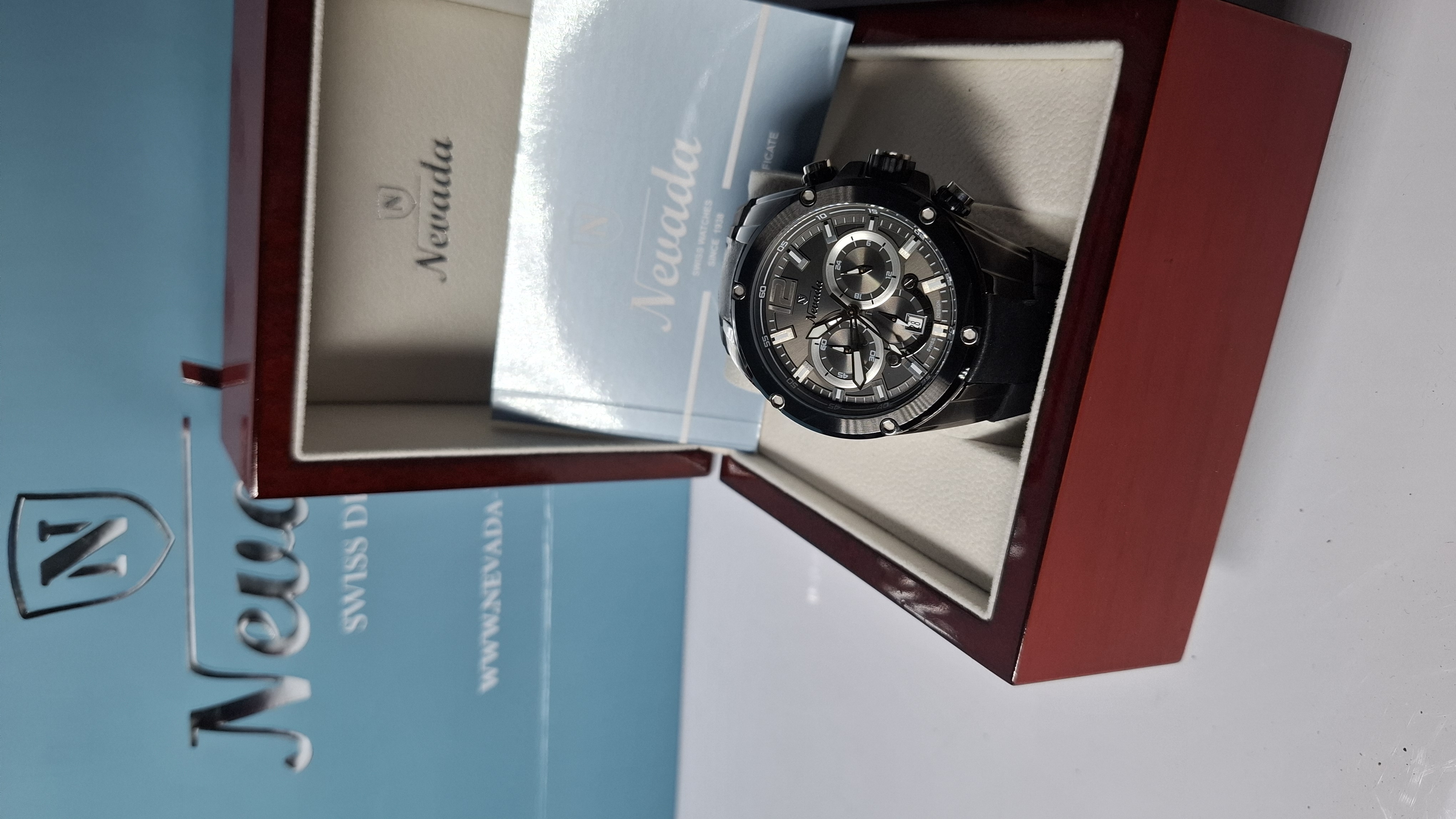 ساعت مردانه برند نوادا با جعبه و پاکت دفترچه نوادا