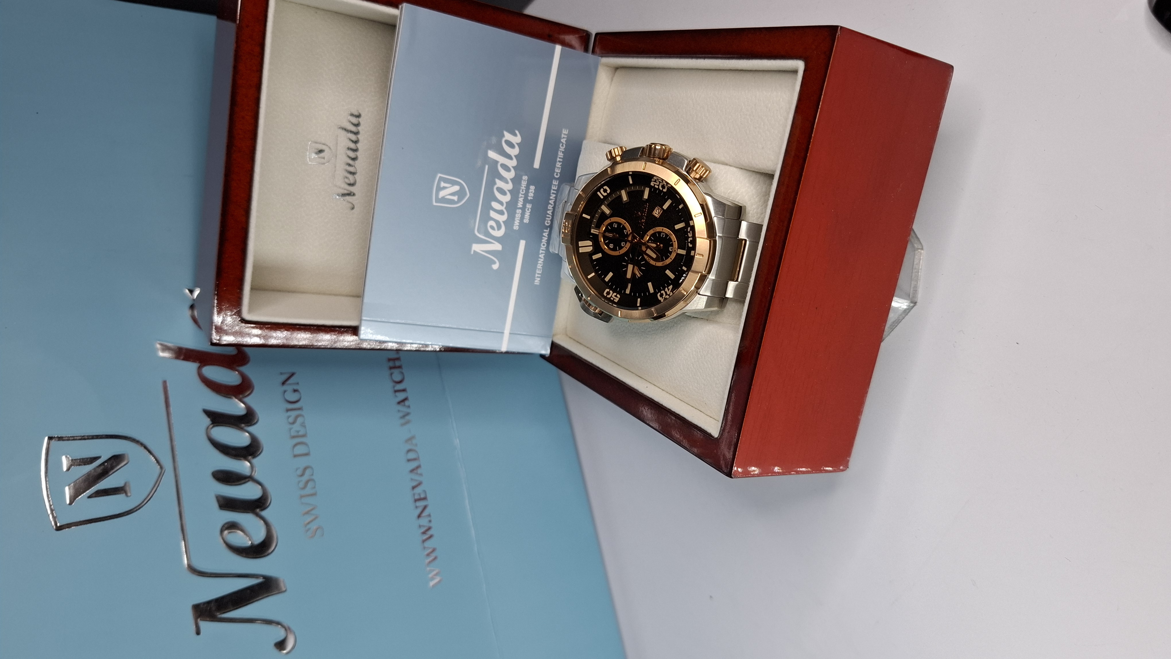 ساعت مردانه برند نوادا با جعبه و پاکت دفترچه نوادا