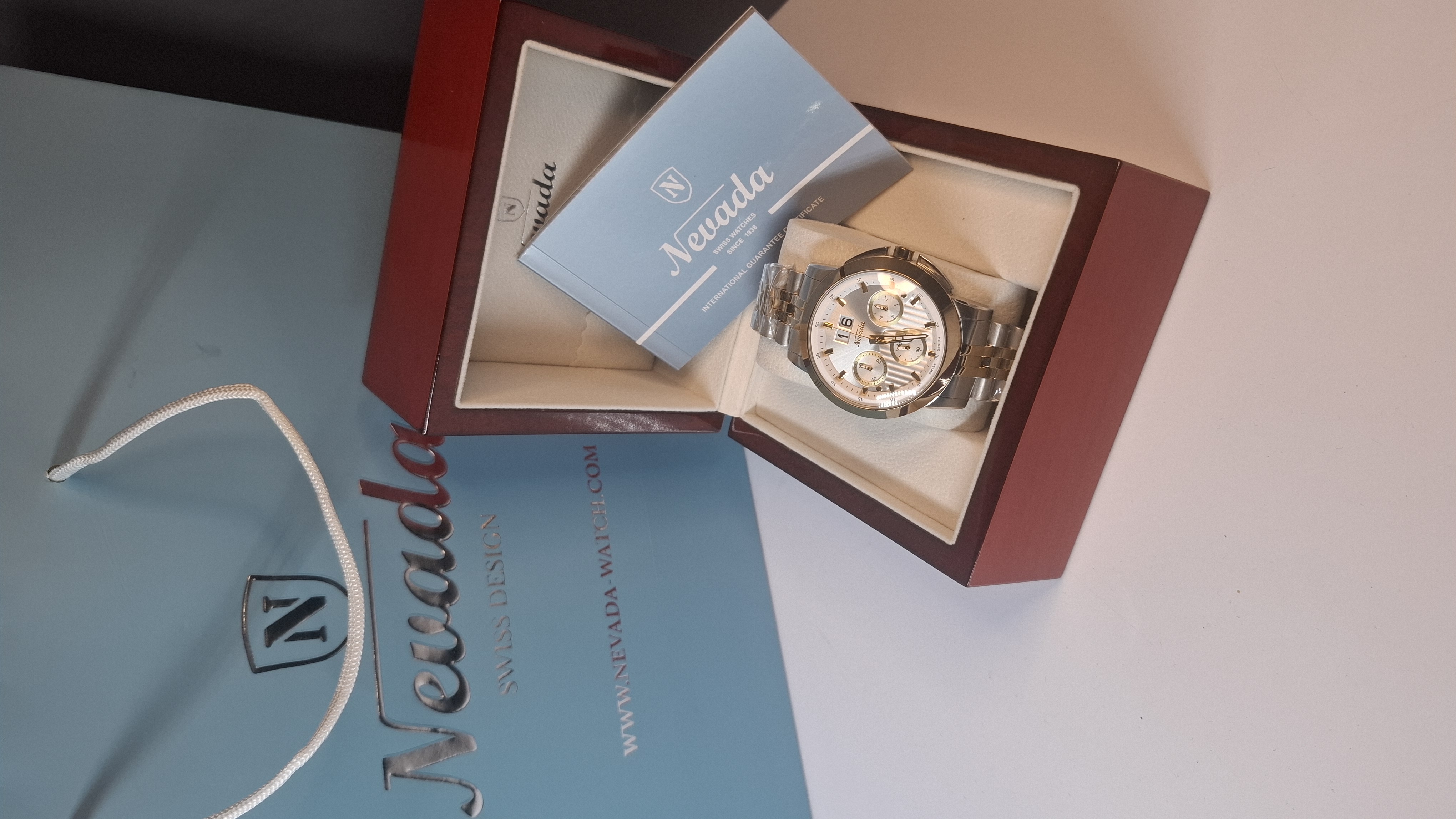 ساعت مردانه برند نوادا با جعبه و پاکت دفترچه نوادا