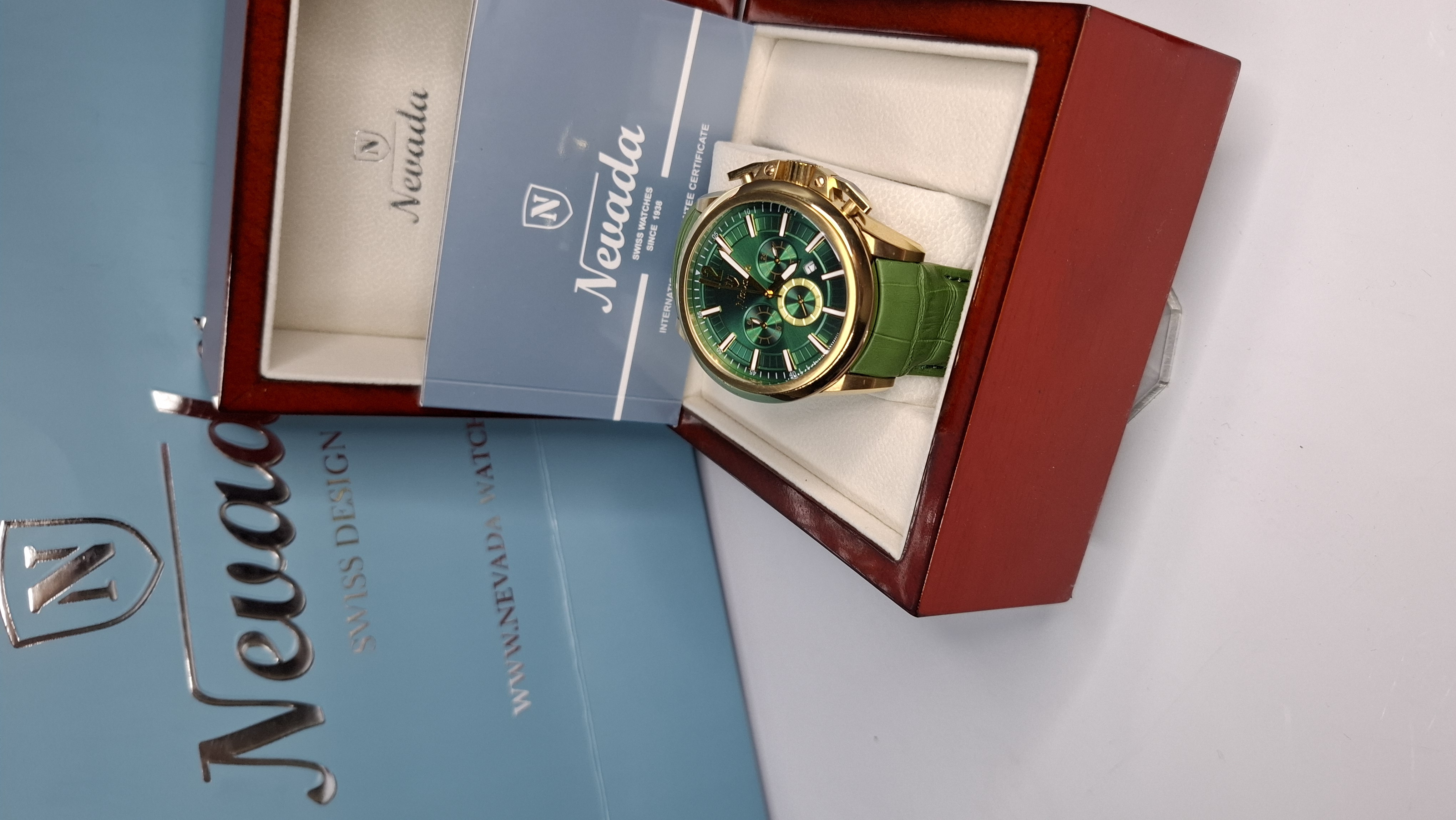 ساعت مردانه برند نوادا با جعبه و پاکت دفترچه نوادا