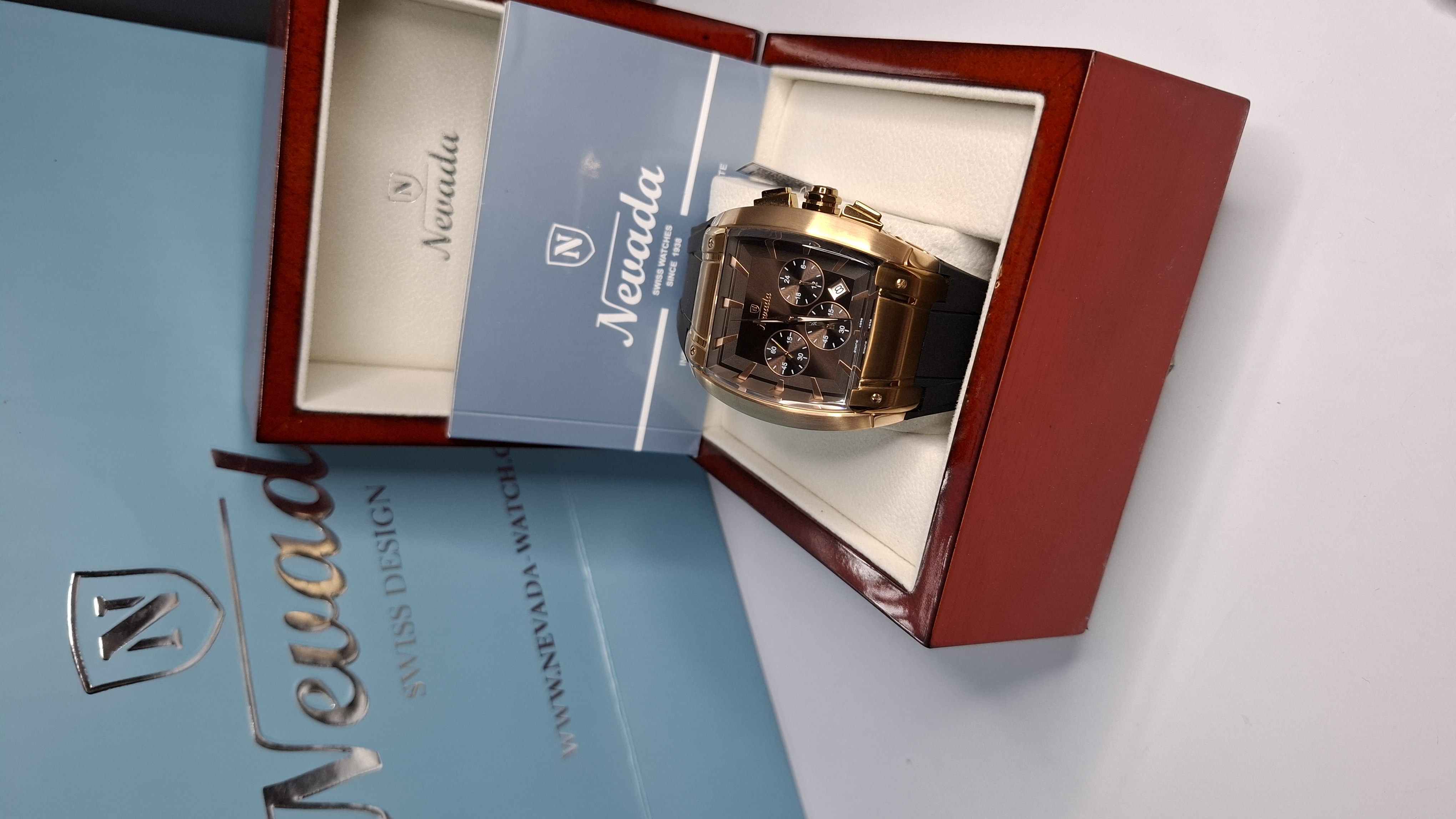 ساعت مردانه برند نوادا با جعبه و پاکت دفترچه نوادا