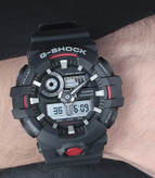 عکس نمای Casio G-Shock 700در دست