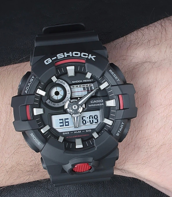 عکس نمای Casio G-Shock 700در دست