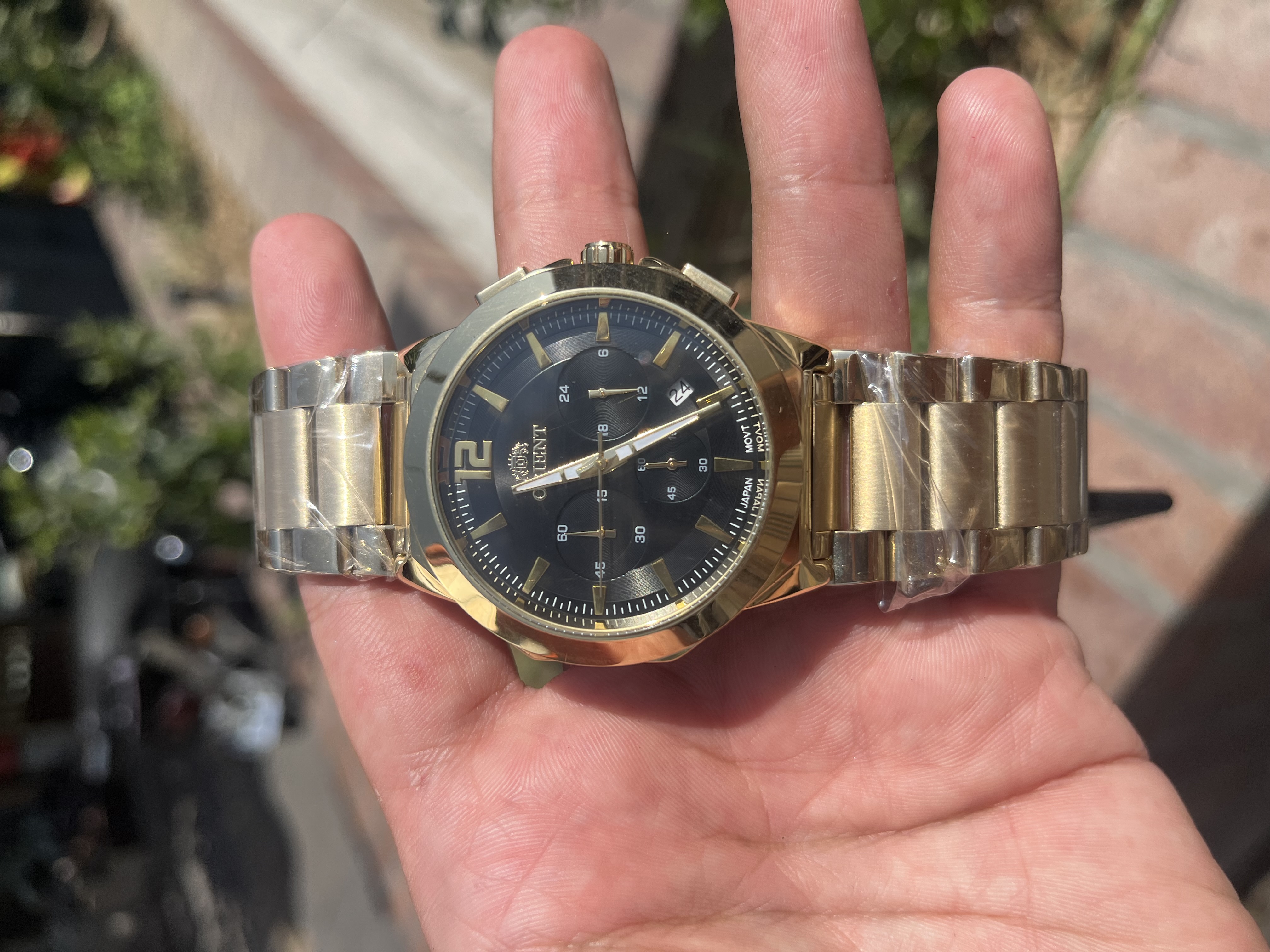 ساعت مردانه اورینت روی دست